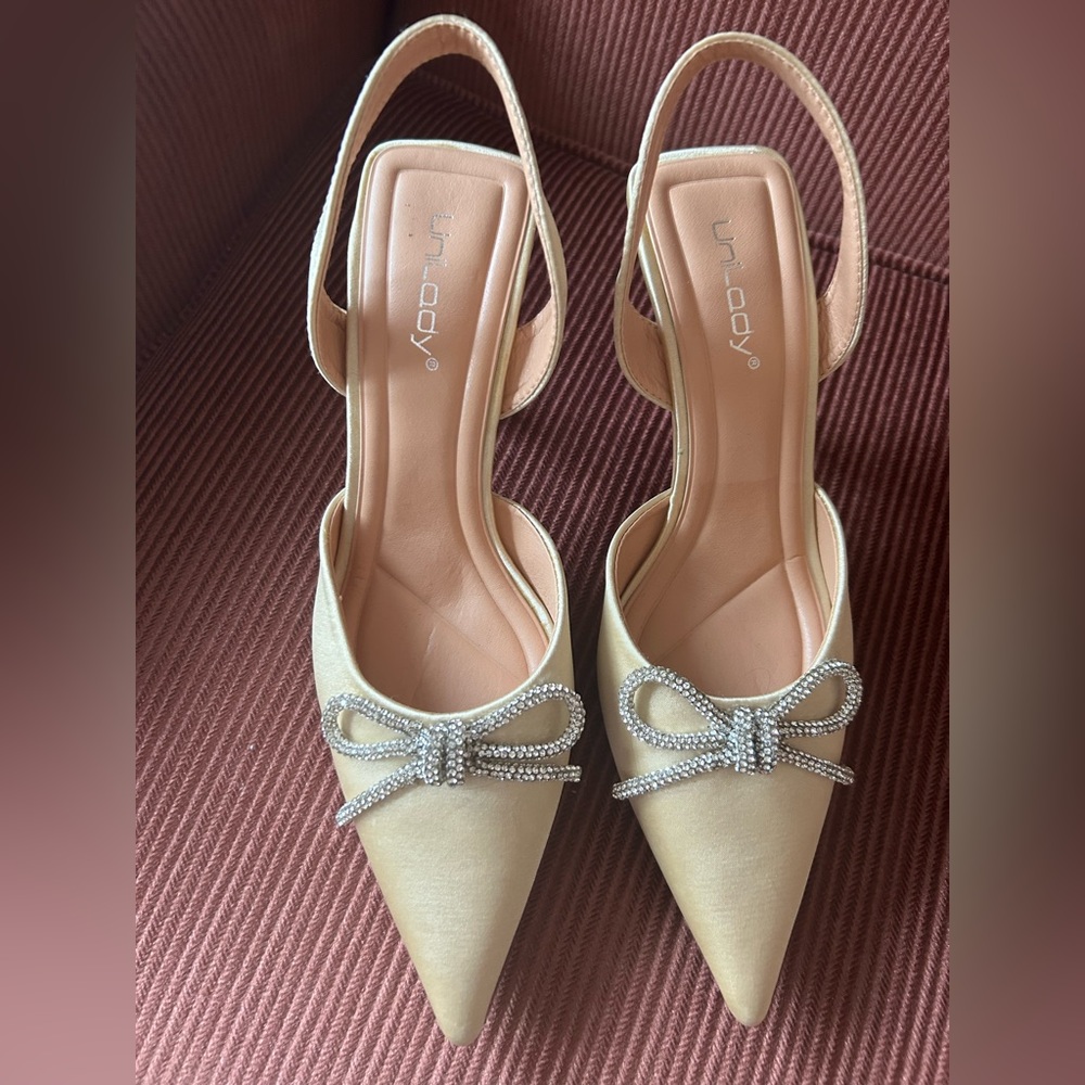 Unilady dressy cream color shoes with crystal bow